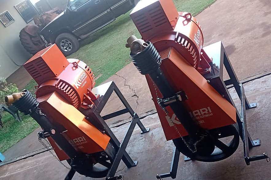 GERADORES TOCADO PELO TRATOR BASE MÓVEL